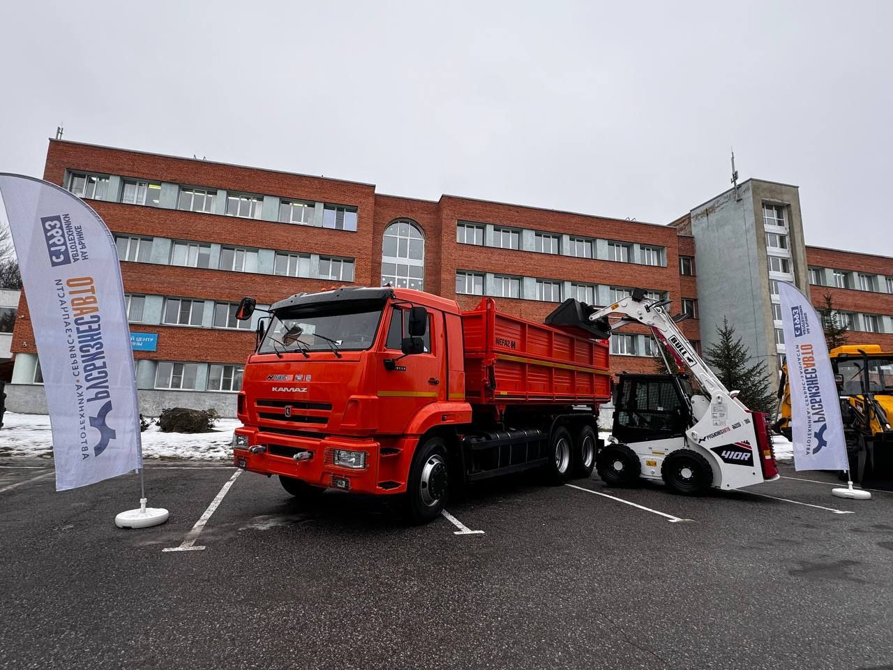 Изображение к статье «ТЕХНИКА «РУСБИЗНЕСАВТО» НА IX-ом АГРАРНОМ ФОРУМЕ»