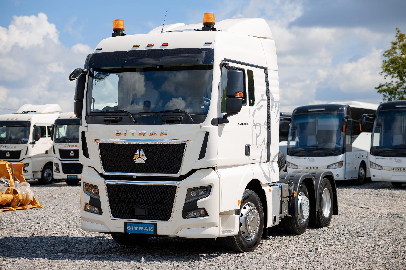 Изображение к статье «В «Русбизнесавто» поступил редкий тягач Sitrak»