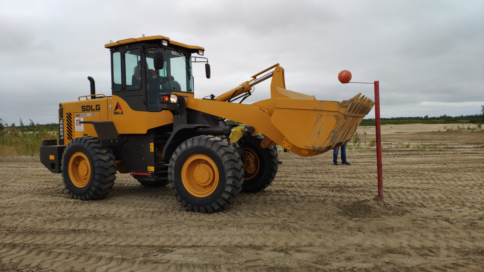 Изображение к статье «Машинисты ООО«ЗССК» сразились за титул лучшего на технике SDLG»