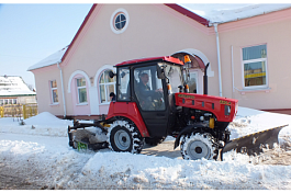 Машина уборочно-погрузочная "Беларус-320-Ч.4 МУП" (Коммунальный отвал+щетка)