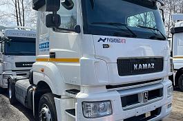 КАМАЗ 5490-DC (МКПП) седельный тягач б/у (2019 г., 173 692 км.) новая резина задняя ось