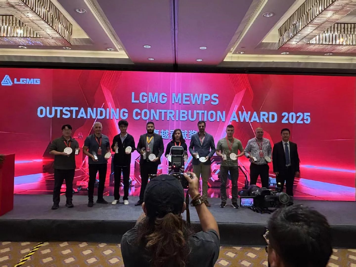 Изображение к статье ««РУСБИЗНЕСАВТО» ПОЛУЧИЛ НАГРАДУ ОТ LGMG ЗА ВЫДАЮЩИЙСЯ ВКЛАД В ПРОДВИЖЕНИЕ ТЕХНИКИ В РОССИИ»